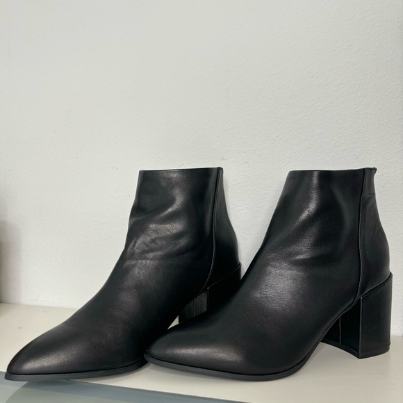 STEVE MADDEN NWOT LEATHER POINTED BOOTIES SZ 10 - Picture 1 of 10